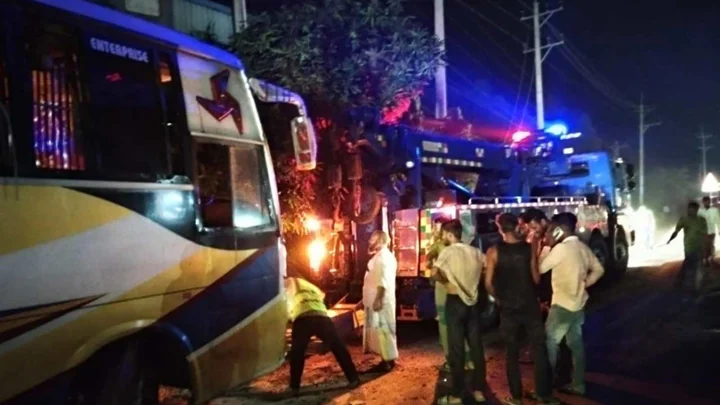 টাঙ্গাইলে বাস নিয়ন্ত্রণ হারিয়ে নিহত ২
