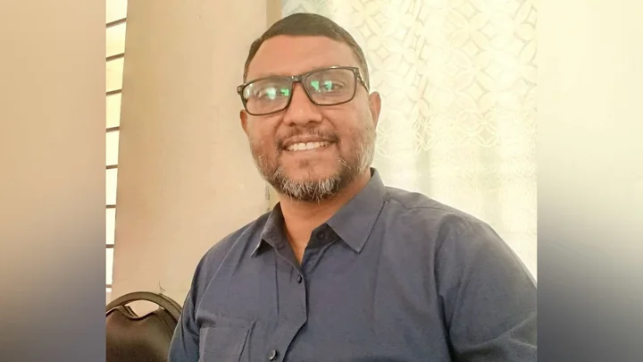 সড়কে পড়ে ছিল স্বাস্থ্যকর্মীর লাশ, গলায় কাটা দাগ