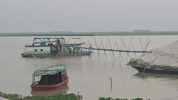 অবৈধভাবে বালু তুলে ঠিকাদার বললেন ‘সব ম্যানেজ করেই চালাচ্ছি’