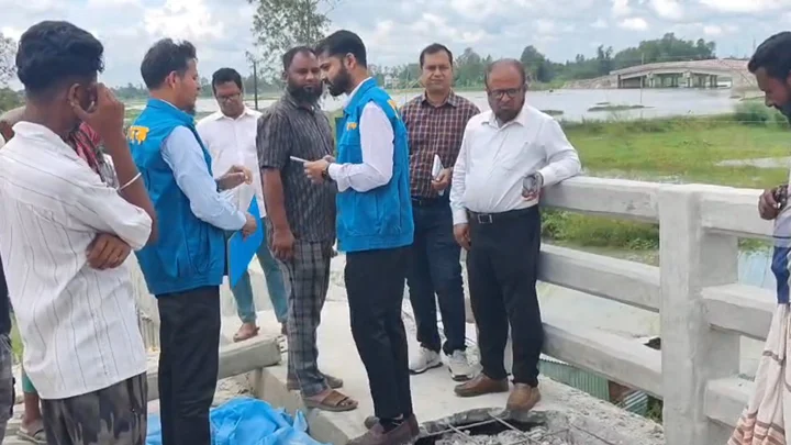 টাঙ্গাইলে ১০ কোটি টাকার সেতুতে রডের বদলে বাঁশ, দুদকের অভিযান