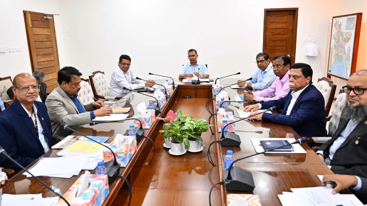 গুলশান-ধানমন্ডি-নিকেতন লেকের দূষণ রোধে সমন্বিত উদ্যোগের নির্দেশ প্রধানমন্ত্রীর