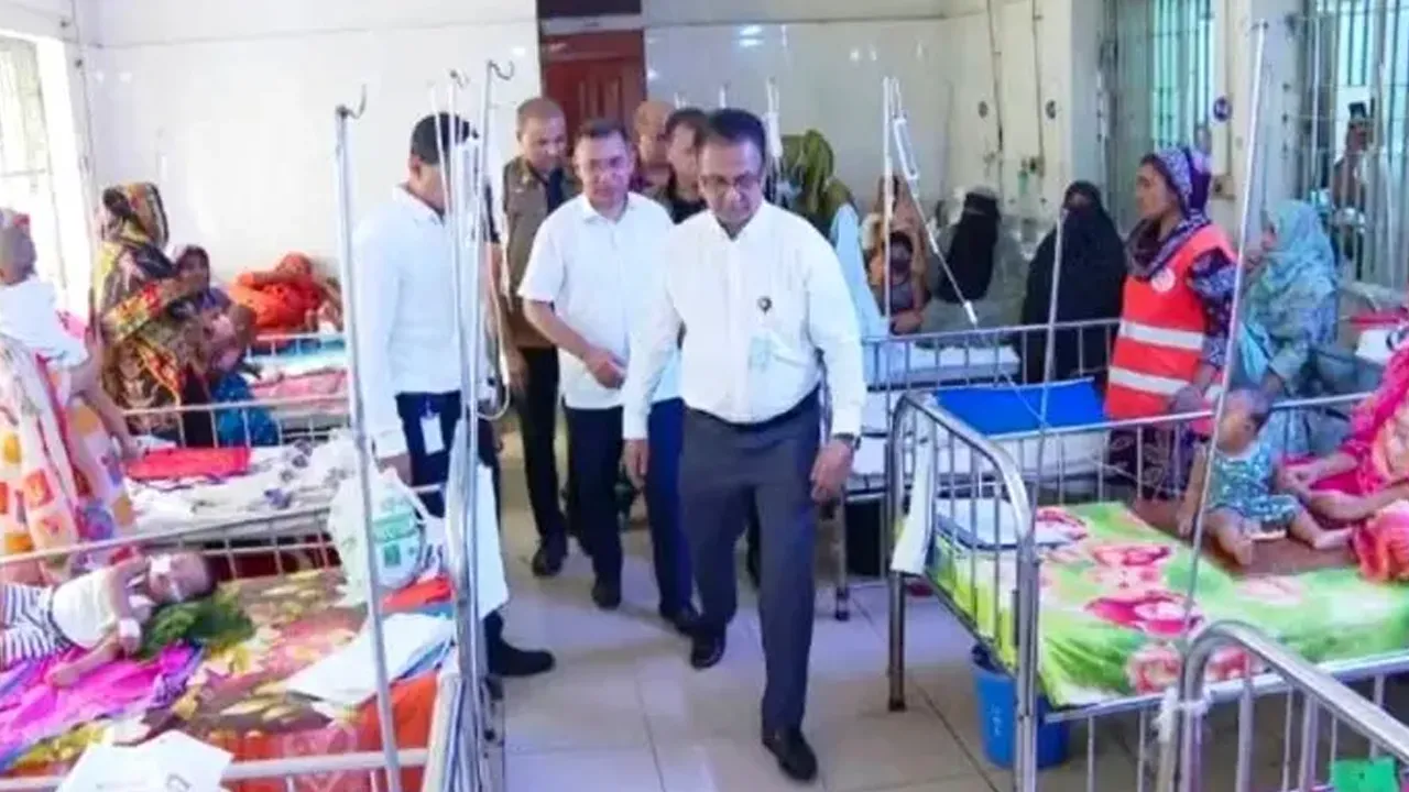 শিশু হাসপাতালে চিকিৎসকের ধূমপান, দেখেই বরখাস্তের নির্দেশ প্রধানমন্ত্রীর