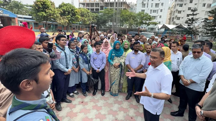 নিজ কলেজে প্রধানমন্ত্রী, শিক্ষার্থীদের কাছে করলেন দুই আবেদন