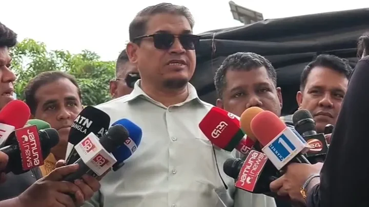 ‘পুলিশের পোশাকধারী ২ জনের ধাওয়ায় নদীতে ঝাঁপ দেন তাহসিফ’