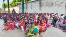 দুর্গাপূজার বোনাস দাবিতে চা শ্রমিকদের আন্দোলন