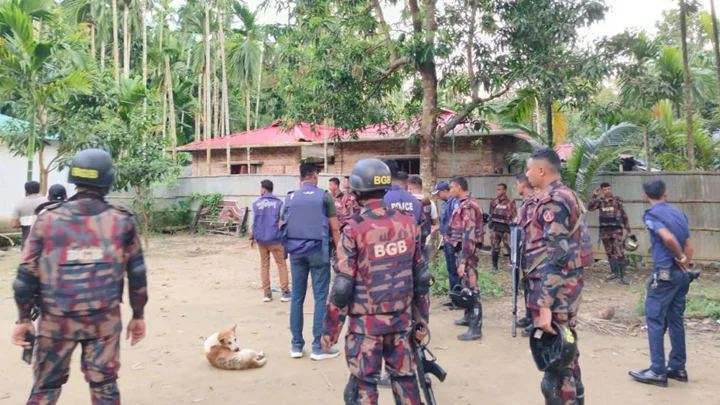 টেকনাফে মানবপাচারকারীদের ২০ আস্তানা ধ্বংস, অপহৃত কিশোর উদ্ধার