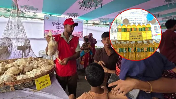 বুড়িগঙ্গায় বর্জ্য জমা দিলেই মিলছে নিত্যপণ্য