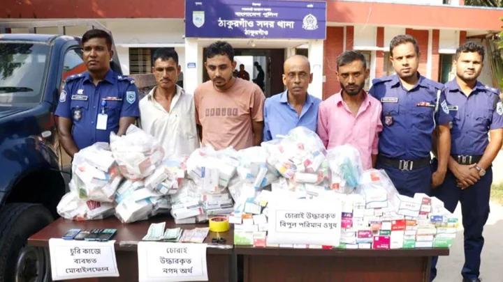 ঠাকুরগাঁওয়ে আন্তঃজেলা চোরচক্রের তিন সদস্যসহ গ্রেপ্তার ৪