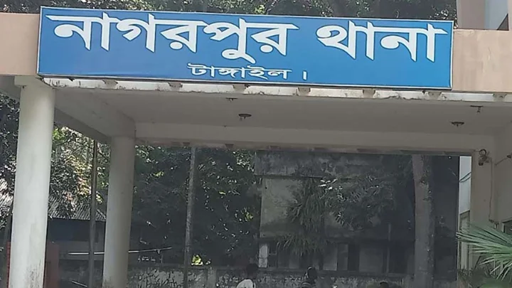 ডিভোর্স দেওয়ায় স্ত্রীকে কুপিয়ে হত্যা, স্বামীর আত্মহত্যার চেষ্টা