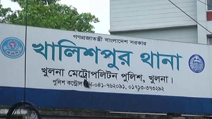 খুলনায় জুমার নামাজের সময় আ.লীগের মিছিল, স্থানীয়দের ধাওয়া