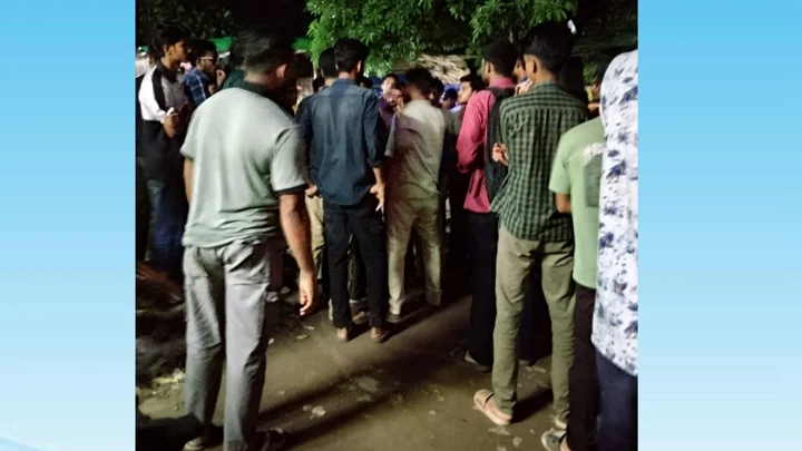 নারী শিক্ষার্থীকে উত্ত্যক্তের অভিযোগ, দুই বিভাগের শিক্ষার্থীদের মধ্যে  হাতাহাতি