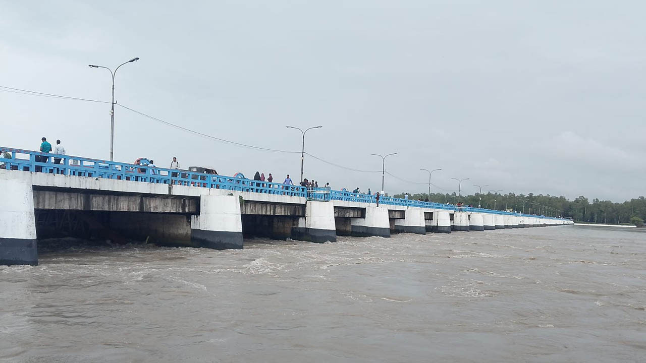 বিপৎসীমার ওপরে তিস্তার পানি, বন্যার শঙ্কা