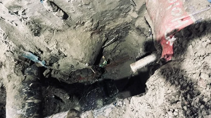 তিতাস কর্মচারীর পাহারায় রাতের আঁধারে যাত্রাবাড়ীতে গ্যাসের অবৈধ লাইন