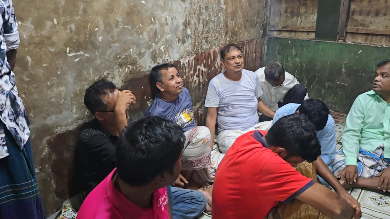 বিএনপি কার্যালয়ে জুয়ার আসর, ১৫ জুয়াড়ি গ্রেপ্তার