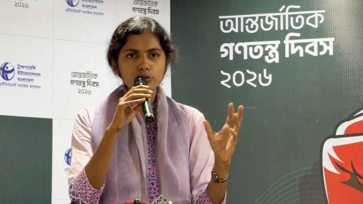 ‘৫ ট্রিলিয়ন ঘনফুট গ্যাস ফেলে হাজার কোটির এলএনজি আমদানি আত্মঘাতী নীতি’