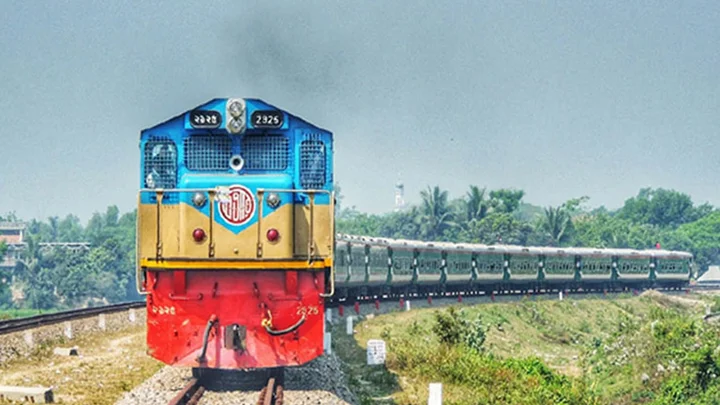 ডোমারে ট্রেনে কাটা পড়ে অজ্ঞাত ব্যক্তির মৃত্যু