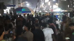 ট্রেনের ছাদ থেকে পড়ে কিশোরের মৃত্যু