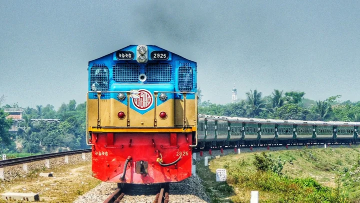 খুলনায় সাড়ে ৩ ঘণ্টার ব্যবধানে ট্রেনে কাটা পড়ে তরুণ ও বৃদ্ধের মৃত্যু
