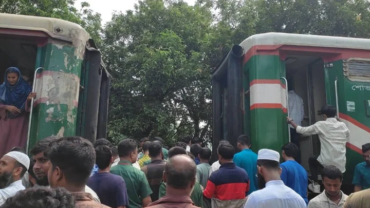 তিস্তা এক্সপ্রেস ট্রেনের বগি বিচ্ছিন্ন, ভোগান্তিতে যাত্রীরা