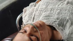 ট্রেনে ওঠার সময় পা পিছলে পড়ে নারীর দুই পা বিচ্ছিন্ন