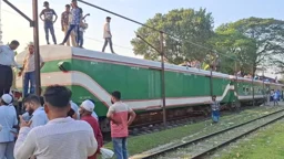ইঞ্জিন বিকল, কিশোরগঞ্জ স্টেশনে আটকে আছে ঢাকাগামী ট্রেন