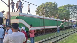 ইঞ্জিন বিকল, সোয়া ৩ ঘণ্টা পর কিশোরগঞ্জ ছাড়ল ঢাকাগামী ট্রেন