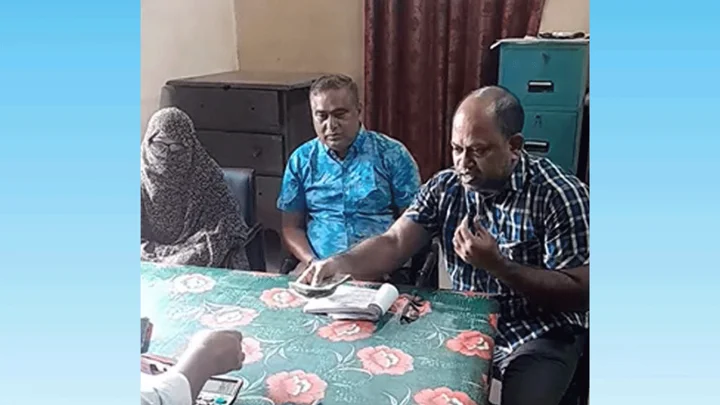 দীর্ঘদিন বিনা টিকিটে ট্রেন ভ্রমণ, ভুল শুধরাতে ২৫ হাজার টাকা দিলেন নারী

