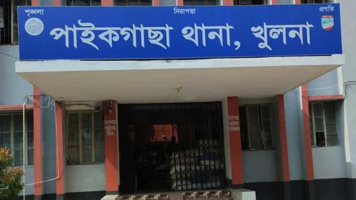 নামাজে যাওয়ার পথে একই পরিবারের তিনজন হামলায় আহত