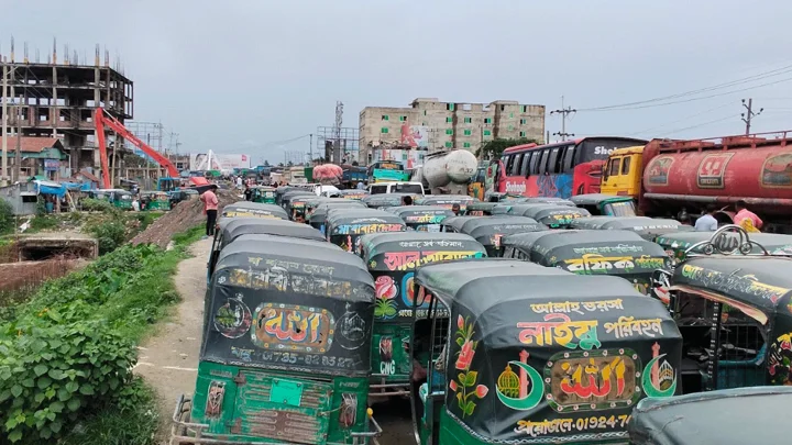 গ্যাস সংকটে ব্রাহ্মণবাড়িয়ার সব সিএনজি স্টেশন বন্ধ