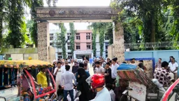 মানববন্ধনে হামলার প্রতিবাদে পুলিশ সুপারের কার্যালয়ের সামনে এনসিপির অবস্থান