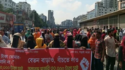 উত্তরায় শ্রমিকদের মহাসড়ক অবরোধ, তীব্র যানজটে জনদুর্ভোগ