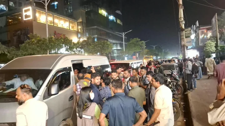 অনুমতি ছাড়া মদপানে ২৩ জন গ্রেপ্তার, ডিবির হুঁশিয়ারি