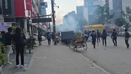পুলিশের টিয়ারশেলে সড়ক ছাড়ল শ্রমিকরা, যান চলাচল স্বাভাবিক