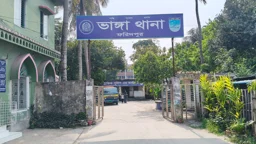 থানার সামনে এক নারীকে নিয়ে দুই ভাইয়ের সংঘর্ষ, আহত ৫