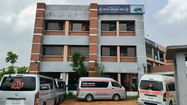 ভাঙ্গায় চলন্ত বাসের নিচে মোটরসাইকেল, প্রাণ গেল দুই আরোহীর