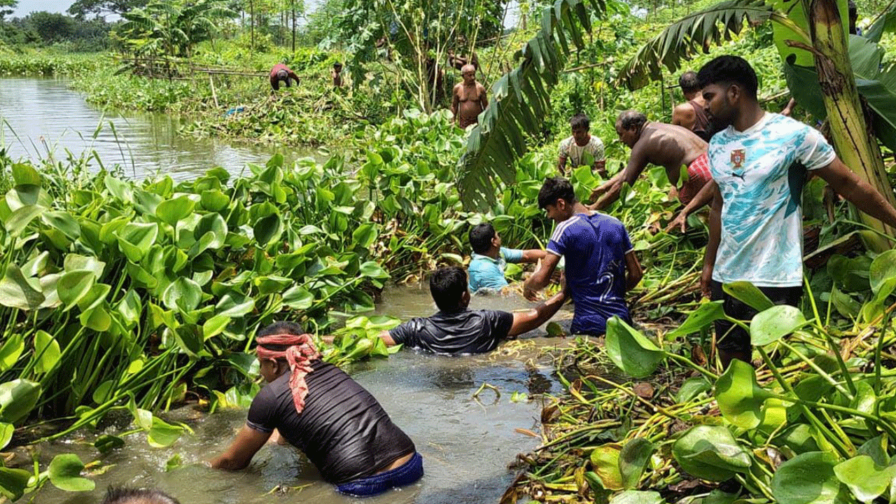 ভবদহে জলাবদ্ধতা নিরসনে আমডাঙ্গা খাল পরিষ্কারে স্বেচ্ছাশ্রম