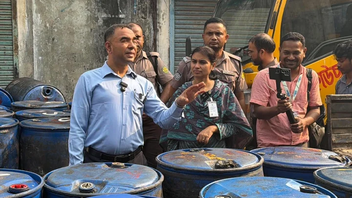 নিত্যপণ্যের বাজারে অভিযান, ১০১ প্রতিষ্ঠানকে প্রায় ৮ লাখ টাকা জরিমানা