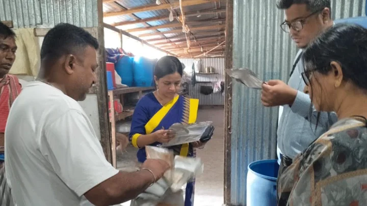 অস্বাস্থ্যকর পরিবেশে আইসক্রিম তৈরি, দেড় লাখ টাকা জরিমানা