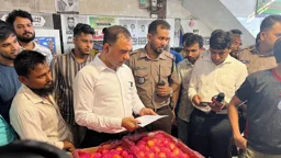 এক দিনে শতাধিক প্রতিষ্ঠানে ভোক্তার অভিযান, ১০ লাখ টাকার বেশি জরিমানা