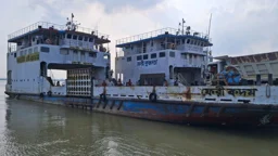 চিলমারী-রৌমারী নৌপথে ১৫ দিন ধরে ফেরি চলাচল বন্ধ