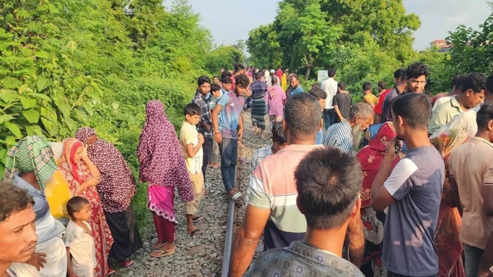 চাঁপাইনবাবগঞ্জে ট্রেনে কাটা পড়ে নারীর মৃত্যু