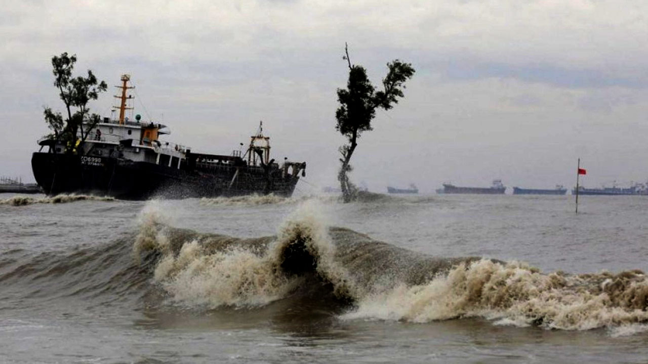 বঙ্গোপসাগরে গভীর নিম্নচাপ, সব সমুদ্রবন্দরে ৩ নম্বর সতর্ক সংকেত
