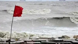 সাগরে নিম্নচাপ, চার সমুদ্রবন্দরে ৩ নম্বর সতর্ক সংকেত