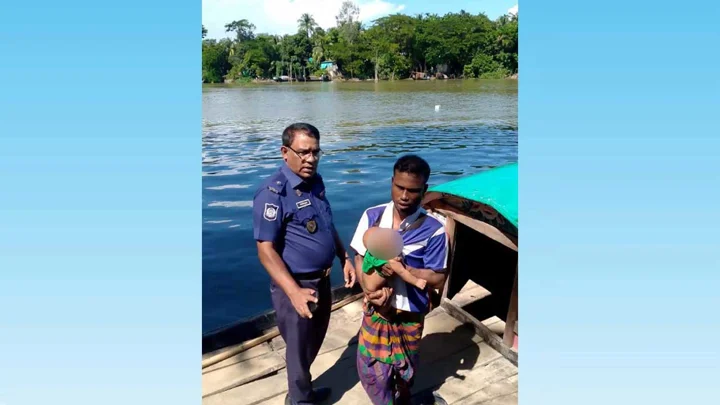 অসুস্থ স্ত্রীকে হাসপাতালে ফেলে শিশুকে নিয়ে বাড়ি স্বামী, উদ্ধার করে মায়ের কাছে পাঠালেন ওসি