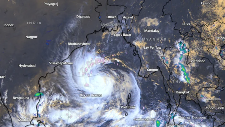 আজই ঘূর্ণিঝড়ে রূপ নিতে পারে গভীর নিম্নচাপ, জানা গেল আঘাতের সম্ভাব্য সময়