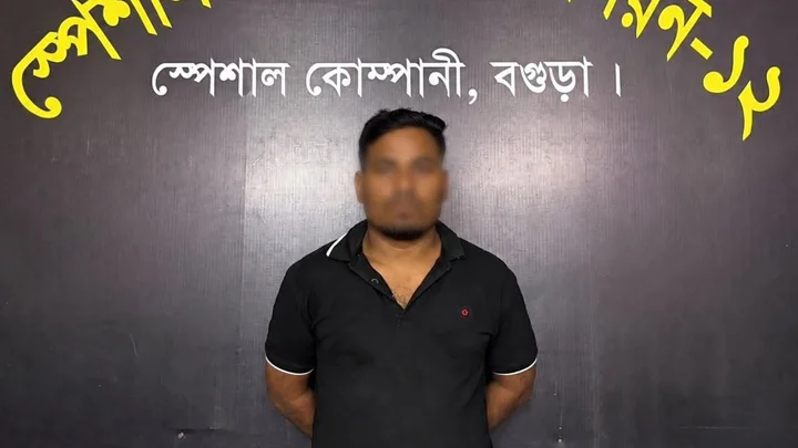 বগুড়ায় বাসে ১৪ হাজার ইয়াবাসহ যুবক আটক