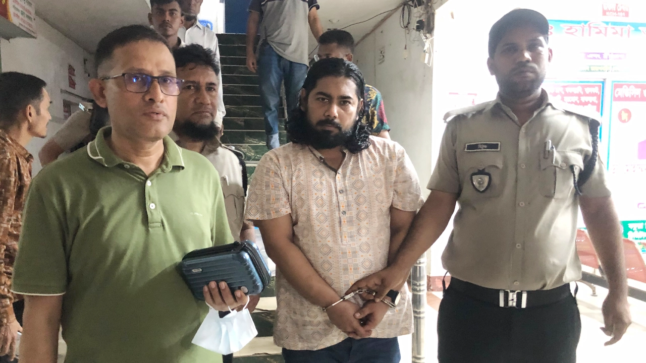 ইয়াবা বড়িসহ চিকিৎসক গ্রেপ্তার