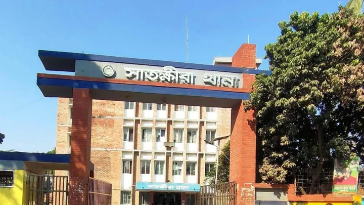সাতক্ষীরায় মাদকসহ দুই পুলিশ সদস্য গ্রেপ্তার