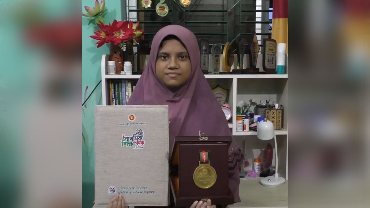 জারিনের দেশসেরারর স্বীকৃতি। ছবি: এশিয়া পোস্ট