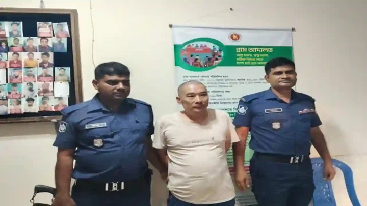 হ্যাক করে ৭ লাখ টাকা আত্মসাতের অভিযোগে চীনা নাগরিকসহ আটক ২